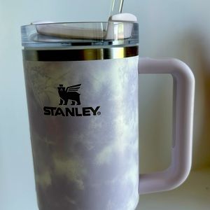 Stanley The Flowstate Quencher H2.0 Tumbler 40oz Wisteria Tie Dye